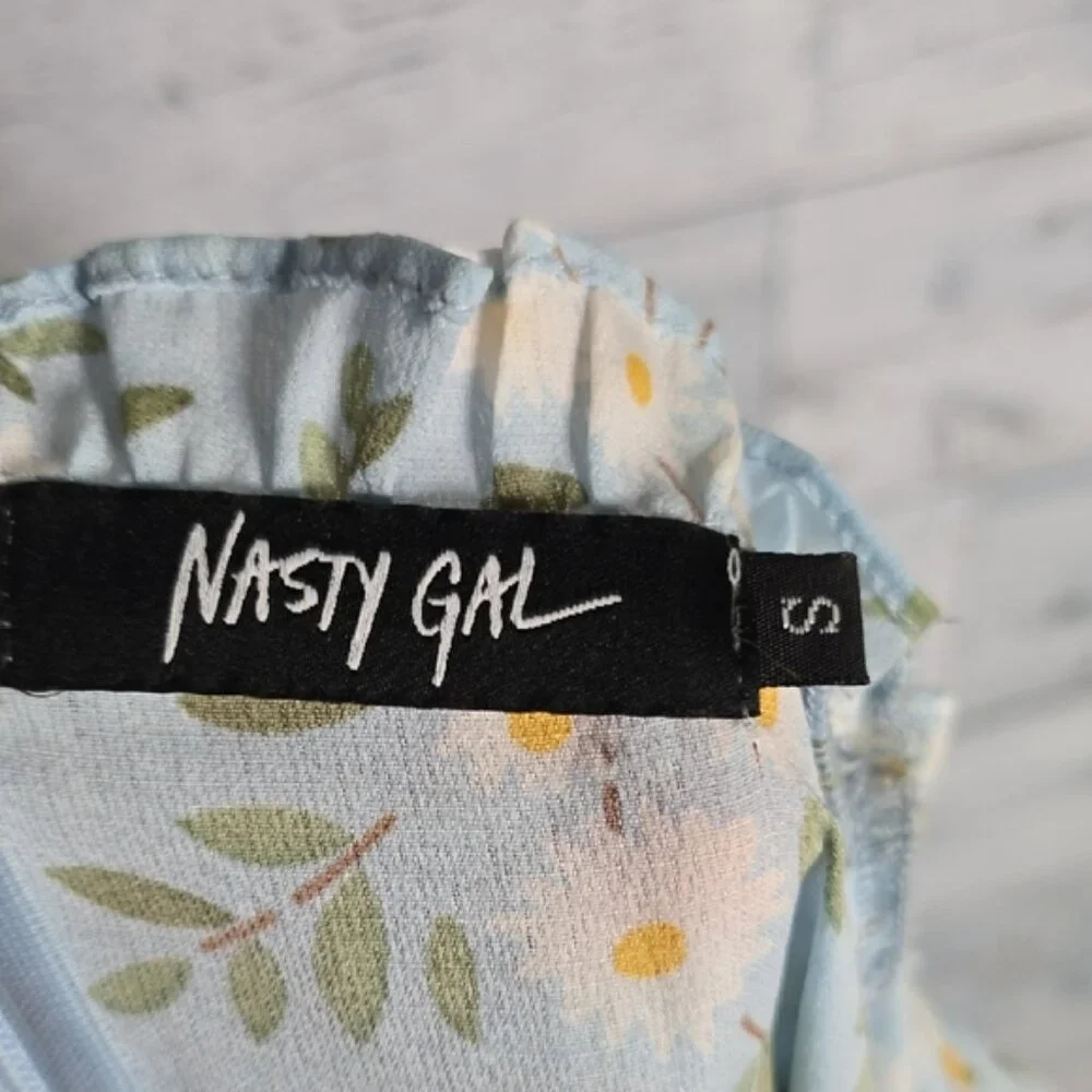 Nasty Gal Blue White Floral Daisies Short Sleeve Lined Sheer Cinch Mini Dress - Picture 3 of 9